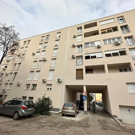 Donatus - Modern Near The Bridge/centre 자다르