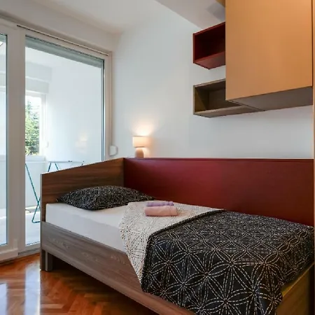 Donatus - Modern Near The Bridge/centre * 자다르